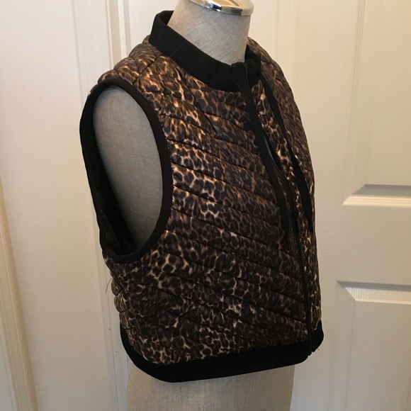 Calvin Klein cropped quilted vest in leopard print - Picture 2 of 12